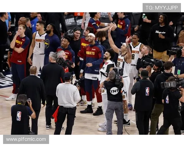 阿德尔曼盛赞戈登投篮冷静从容 称赞他蜕变后的成熟与稳定表现